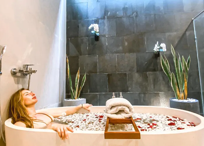 Hotel Puri Vatsalya - Private Uluwatu Jimbaran (Bali)
